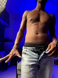 0mniscient webcam model stream image