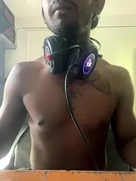 0mniscient webcam model stream image