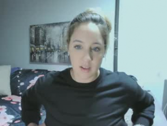 khelzy webcam model stream image