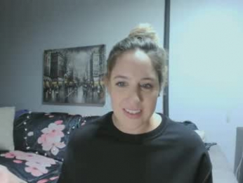 khelzy webcam model stream image