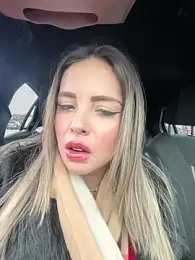 Alirawrz webcam stripchat model stream image