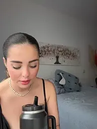 Alirawrz webcam stripchat model stream image