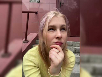 Advaya webcam model stream image