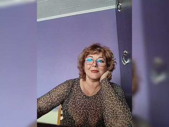 KarinkaSweet webcam model stream image