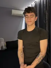 MaxWoolf webcam model stream image