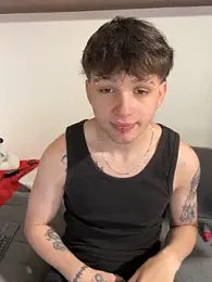 Valenr_and_Thomas webcam model stream image