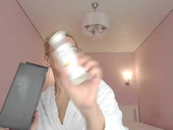 TheCryptoQueen webcam model stream image