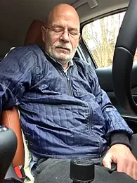 bottomhairy webcam stripchat model stream image