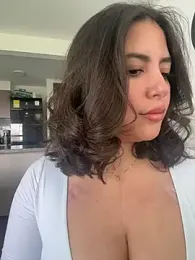 sukhakunis1 webcam stripchat model stream image