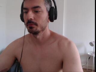 Maxwell Grant webcam model stream image