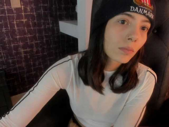mishelKrave webcam bongacams model stream image