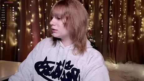 Morvelyn webcam stripchat model stream image