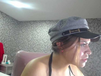 CrisstalPink webcam bongacams model stream image