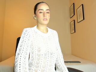 Louissa Bennett webcam model stream image