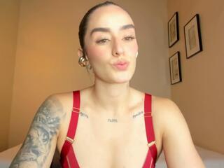 Louissa Bennett webcam model stream image