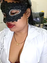 Soniya_G webcam model stream image