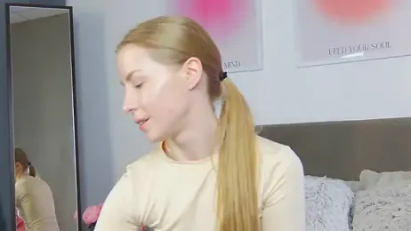 VioletiSwone webcam model stream image