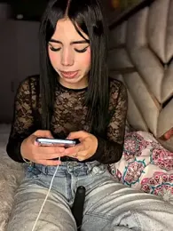 Laura-Khalifa webcam stripchat model stream image