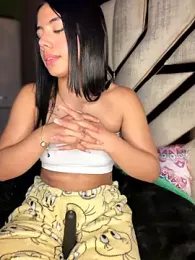 Laura-Khalifa webcam stripchat model stream image