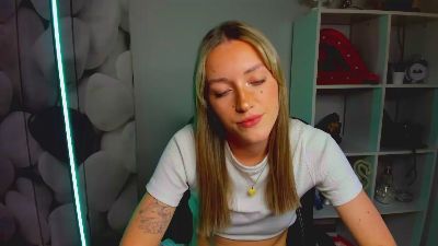 EvelynBlond webcam model stream image