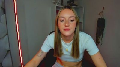 EvelynBlond webcam model stream image