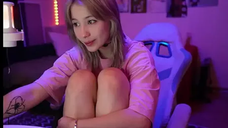 Traharaa webcam model stream image