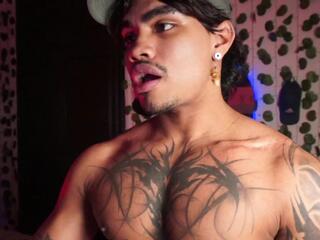 Young Laroi webcam model stream image