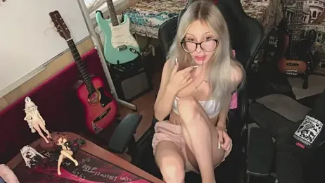 Elaincutee webcam model stream image