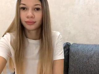 Carry Bluett webcam model stream image