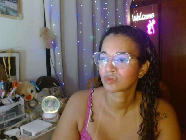 BonVivantt webcam model stream image