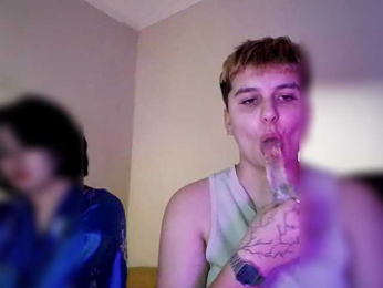 2Lesbians webcam bongacams model stream image