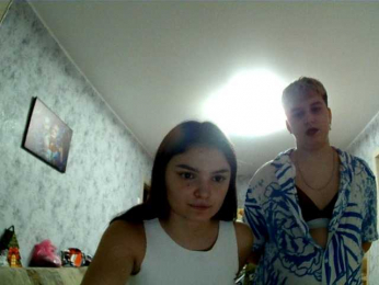 2Lesbians webcam model stream image