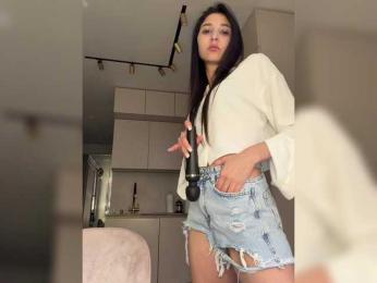 MolliKiana webcam bongacams model stream image