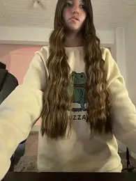 aly_golden_ webcam model stream image