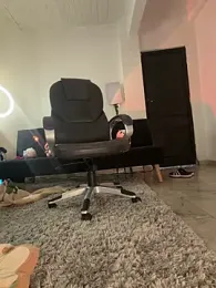 aly_golden_ webcam model stream image