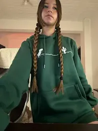 aly_golden_ webcam model stream image