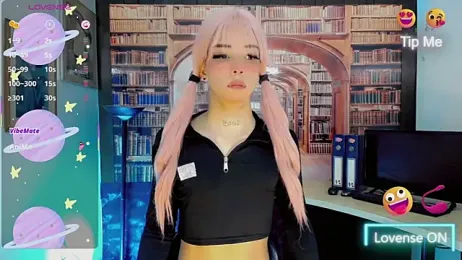 moon_sweet- webcam model stream image