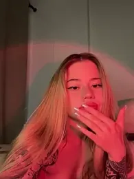 curchez_ webcam model stream image