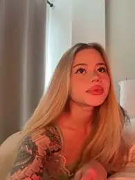 curchez_ webcam model stream image