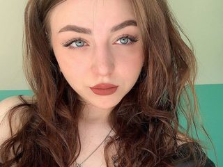 Lois Below webcam model stream image
