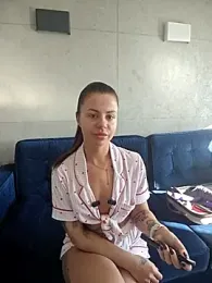 BabyFaceMia webcam model stream image