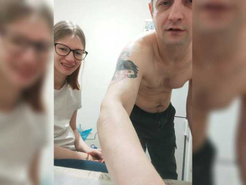 Sur-prise- webcam model stream image