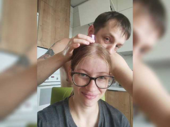 Sur-prise- webcam model stream image