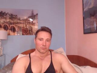 Hunky Muscle webcam model stream image