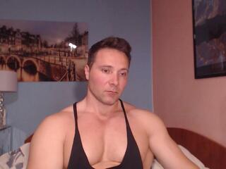 Hunky Muscle webcam model stream image