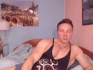 Hunky Muscle webcam model stream image