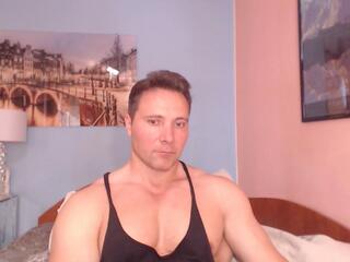 Hunky Muscle webcam model stream image