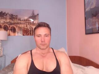 Hunky Muscle webcam model stream image