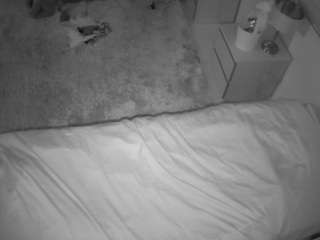 voyeurcam-julmodels-whitebed-3 webcam camsoda model stream image