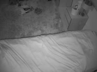 voyeurcam-julmodels-whitebed-3 webcam model stream image